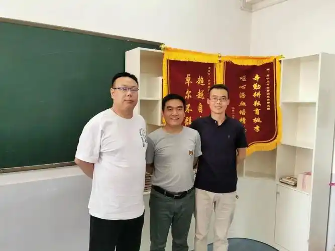 相信我们老师只要做到爱心,耐心,责任心加热心,那么