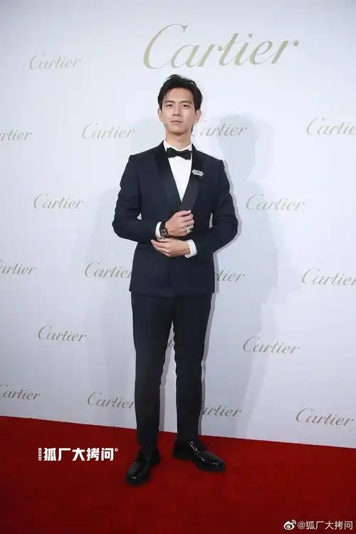 投票贴 今天男星全身图 谁状态最好