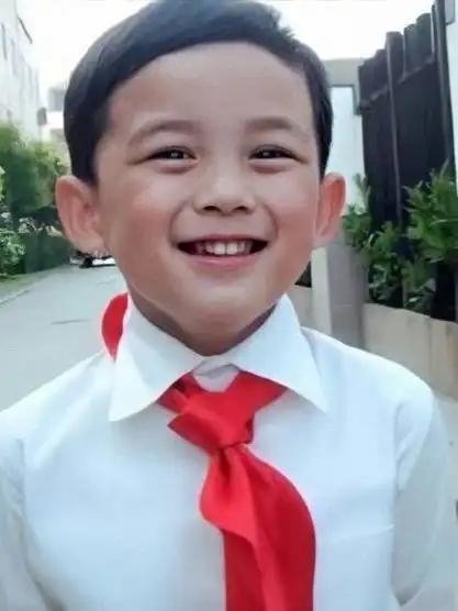 吴磊小时候超级可爱,是看着长大的三石弟弟啊,好想从平行时空把他揪