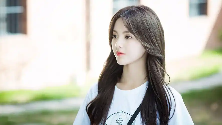 杨超越又一新剧上映,饰演皇帝宠妃,皇帝为她舍江山共生死