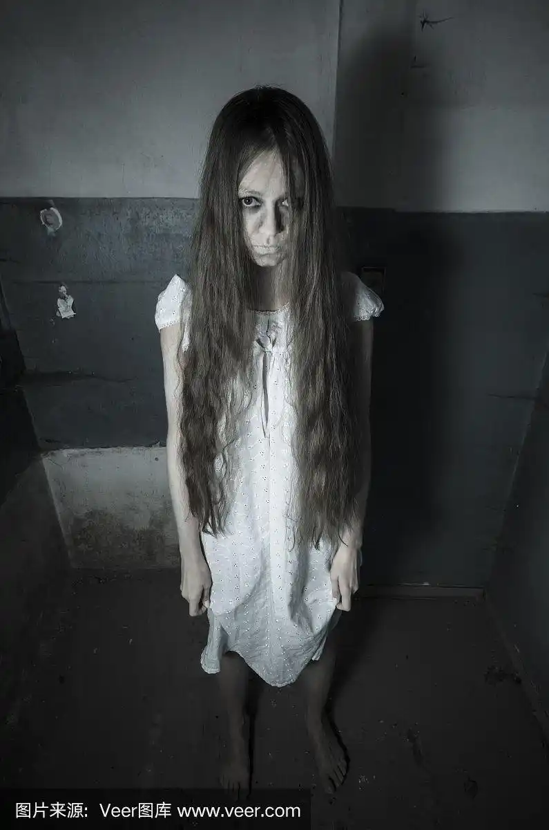 穿白裙子的恐怖女孩