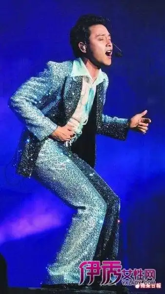 张国荣舞台魅力十足,是天生的巨星