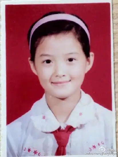 蒋欣童年照曝光 面露微笑眉清目秀(图)