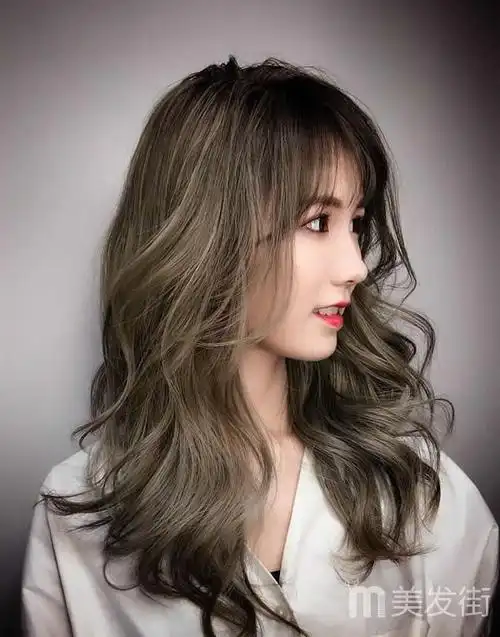 2018网红发型女中长发 简单造型好看超上镜