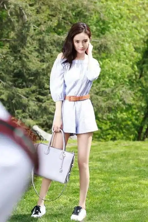 angelababy和杨幂罕见同框,你觉得谁美到你了?