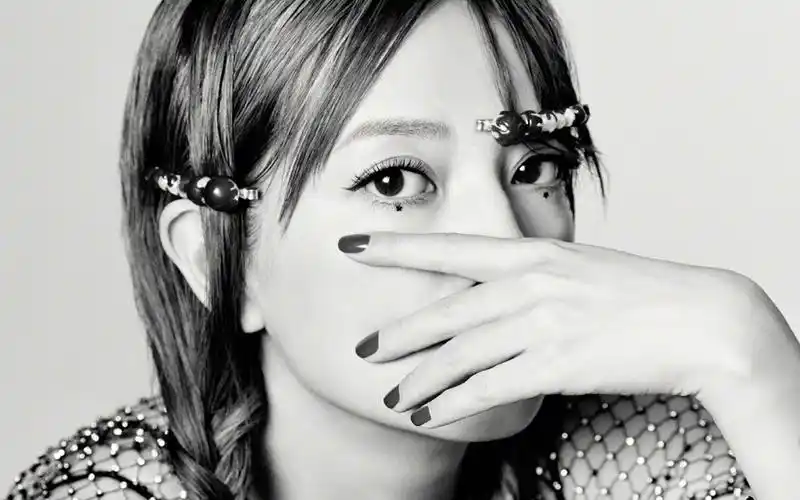 赵薇成熟魅力写真桌面壁纸