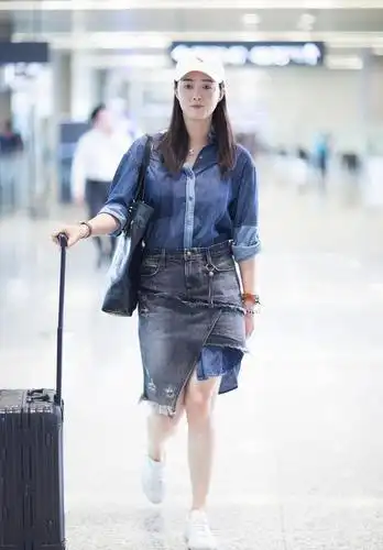 微胖身材可别这么穿,蒋欣廓形上衣配半裙,穿出140斤既视感!