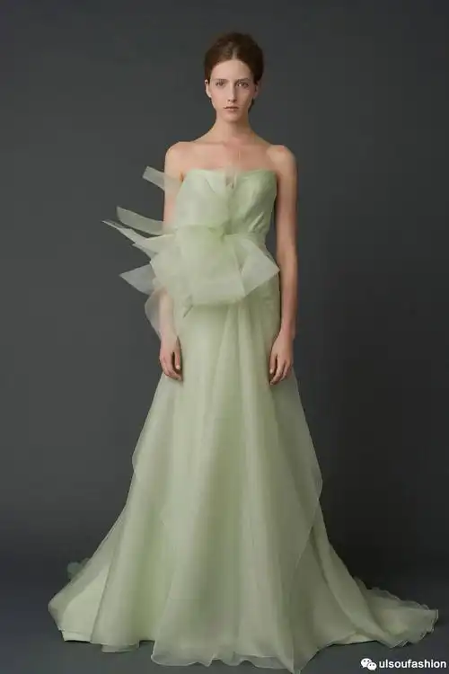 价格连城的婚纱华裔婚纱女王王薇薇经典作品