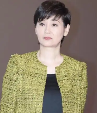 冯小刚澄清自己没有病危,有些人就是咒我不死,有时候挺无力也挺无奈