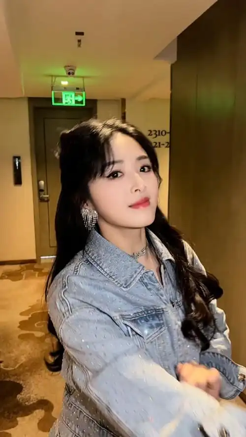 张含韵人前体面人后慌乱##张含韵猫猫头发型