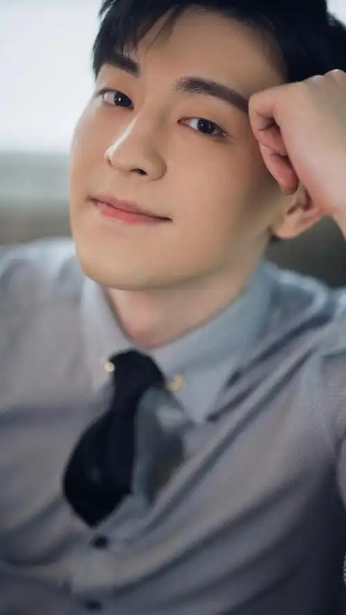 帅气男神邓伦时尚写真,高清图片,手机锁屏桌面-壁纸族