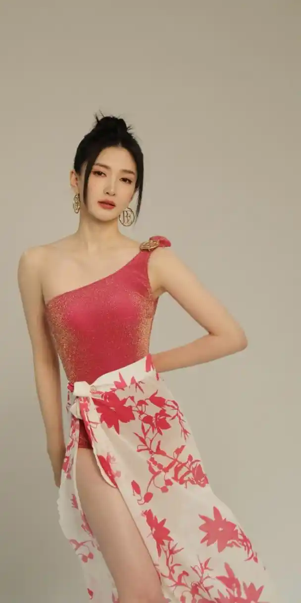 星闻#  江疏影火龙果泳装~ 慢听海风夏日谣心动随拍组图 67.