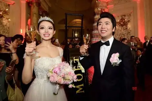 都在羡慕郎朗吉娜的神仙爱情我却更爱他们的皇室婚礼