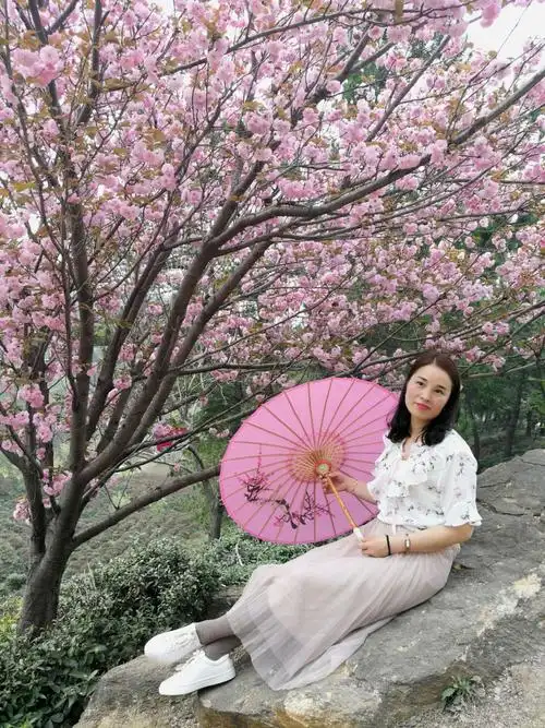 写美篇面上,说得了体面话 谁说女人四十豆腐渣 咱就偏偏活成一朵花