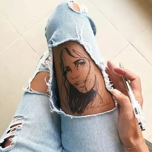 最性感画布美女在大腿上画画真的很好看