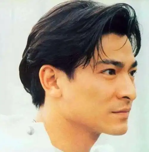 靠眉粉就能变三重刘德华 回顾华仔3个最帅时刻