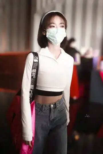 宝贝@吴谨言 的小肚肚[春游家族][坏笑][坏.