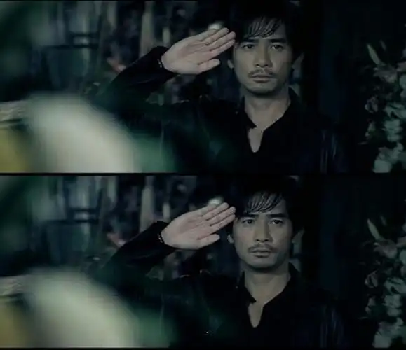 梁朝伟外形帅气,以忧郁的眼神受到大家的喜爱,在《无间道》中,梁朝伟