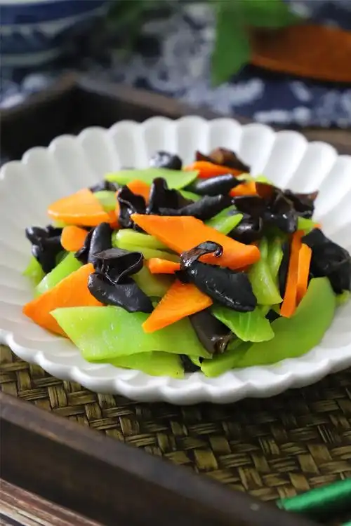 木耳为什么会爆炸木耳炒时候爆炸声音