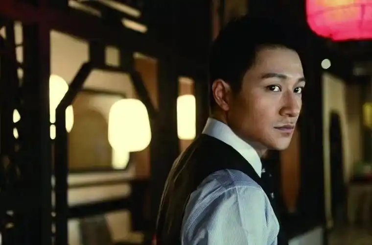 帅气的形象被观众认识李宗翰在其中饰演蹴鞠高手张俊2000年,电视剧