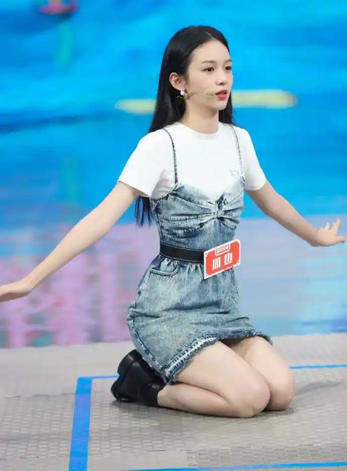 周也这张脸就是影后预备役吧?脱离《少年的你》,才发现她这么甜