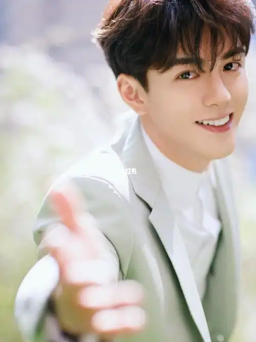 坠喜欢曾舜晞甜甜的笑了