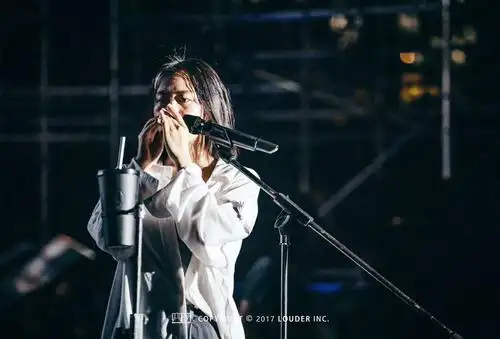 山海的浩瀚宇宙的浪漫都在陈粒的内心翻腾