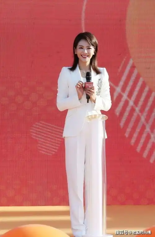 刘涛空降沈阳人气超高一身白西装英姿飒爽_活动