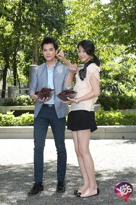 唐嫣晒与霍建华亲密杀青照 唐嫣邱泽分手真相揭秘(组图)