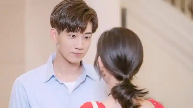 王玉雯投怀送抱,王子奇窃喜