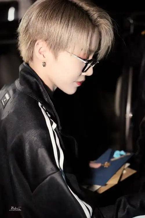 0315刘雨昕下班眼镜渣苏感小刘又上线了