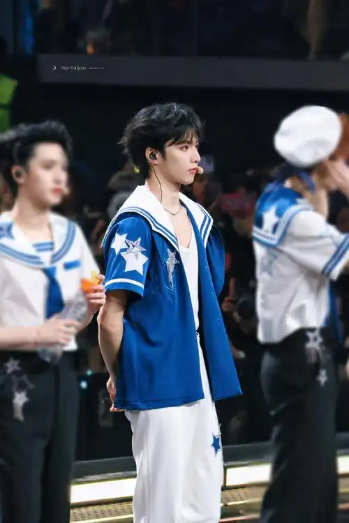 刘耀文超话979397#刘耀文叁重楼暨出道四周年演唱会#·#刘耀文