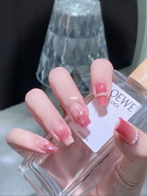 温柔甜美显白冰透腮红晕染渐变美甲