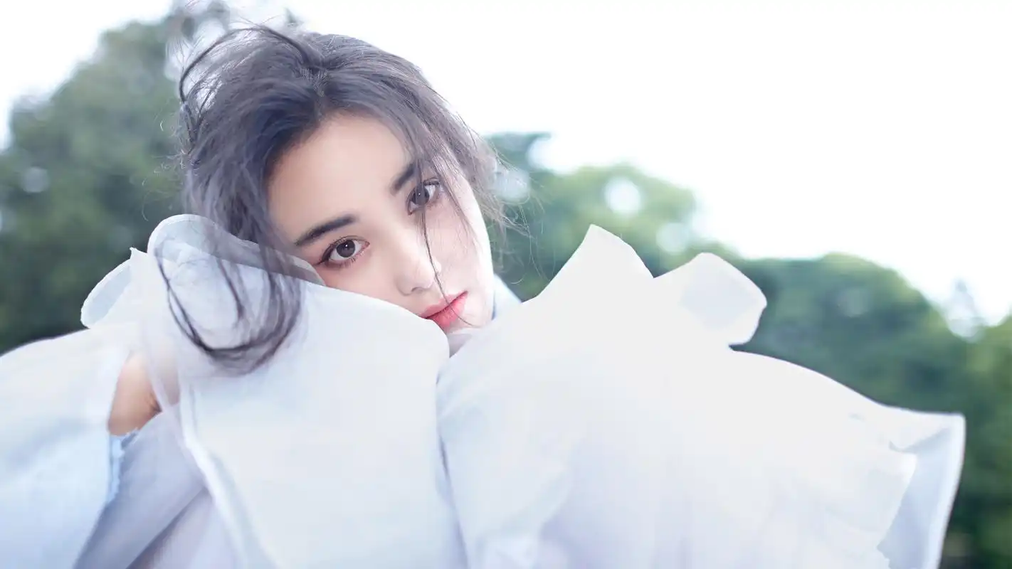 美女明星张馨予清纯写真桌面壁纸下载