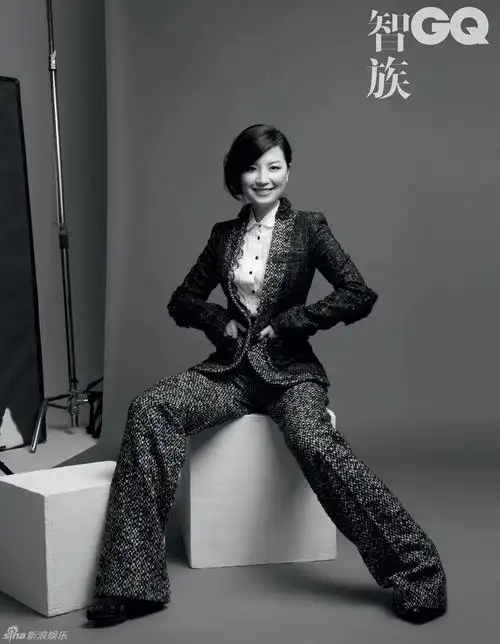 组图:女名嘴齐登《gq》大片 欧阳夏丹沈星知性干练_高清图集_新浪网