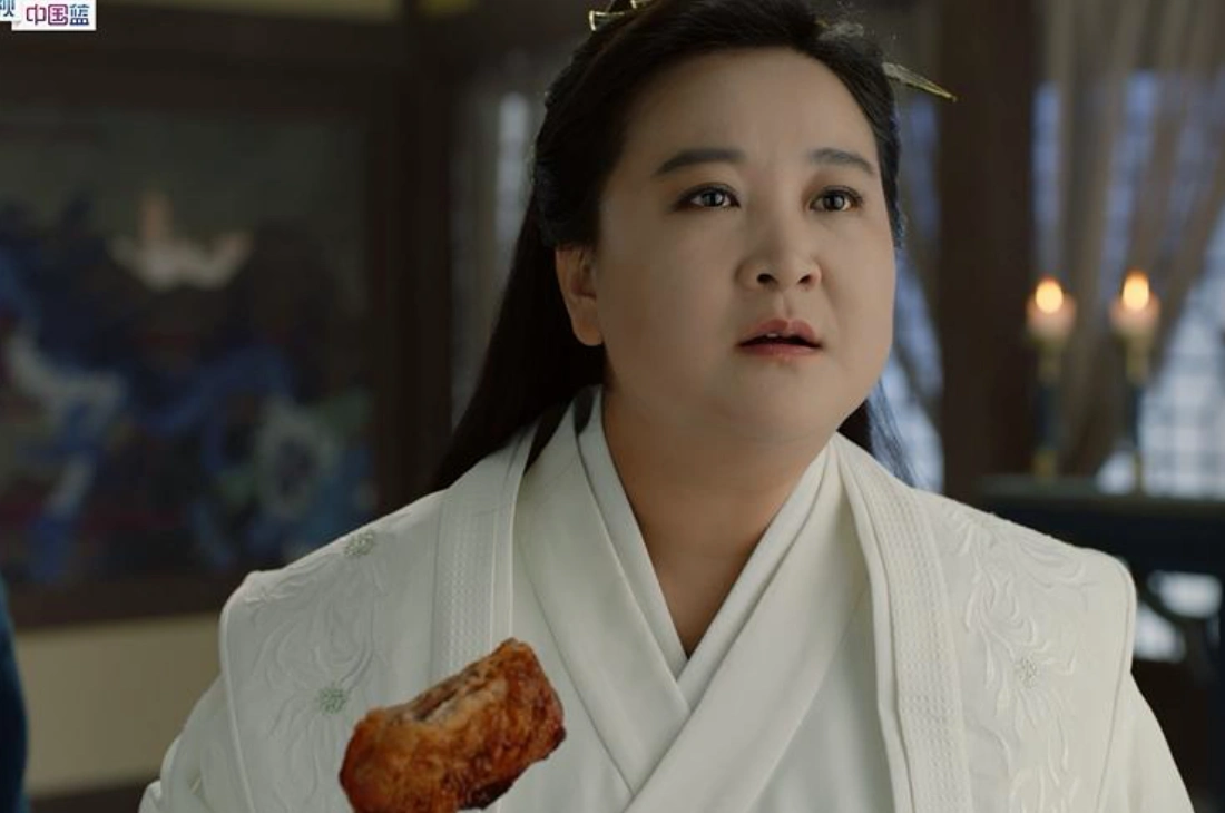 贾玲cos鸡腿姑娘与庆余年范闲隔空一见钟情