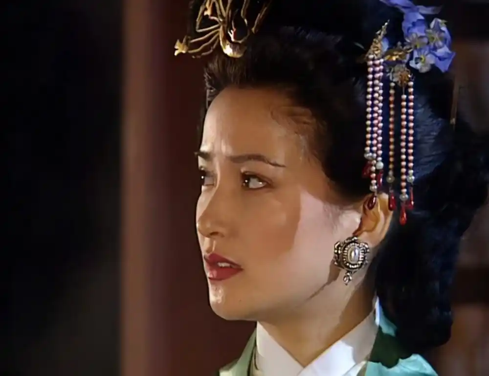 何晴从内地第一古装美人到母亲专业户