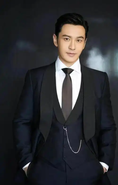 靳东算不算一流美男子?看他和黄晓明,胡歌等人的合照就有答案了