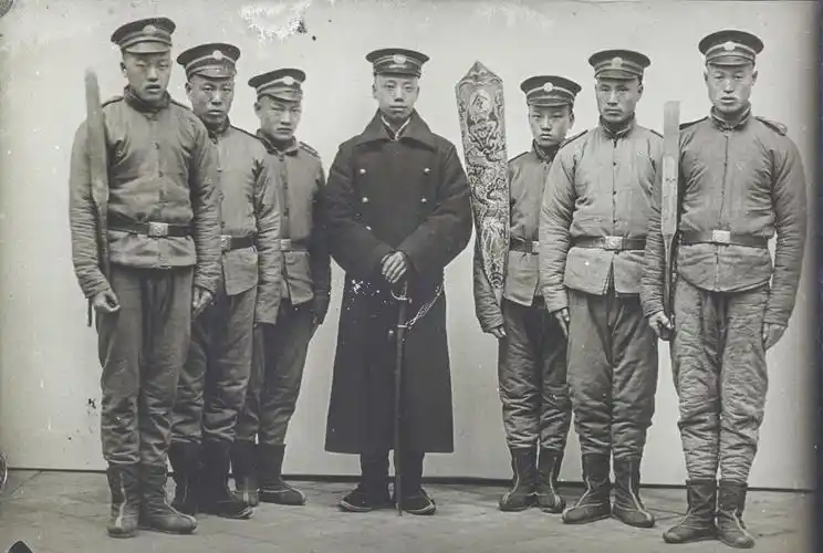 看这些老照片才知道清朝末年的士兵是这样一番面貌,怪不得被侵略