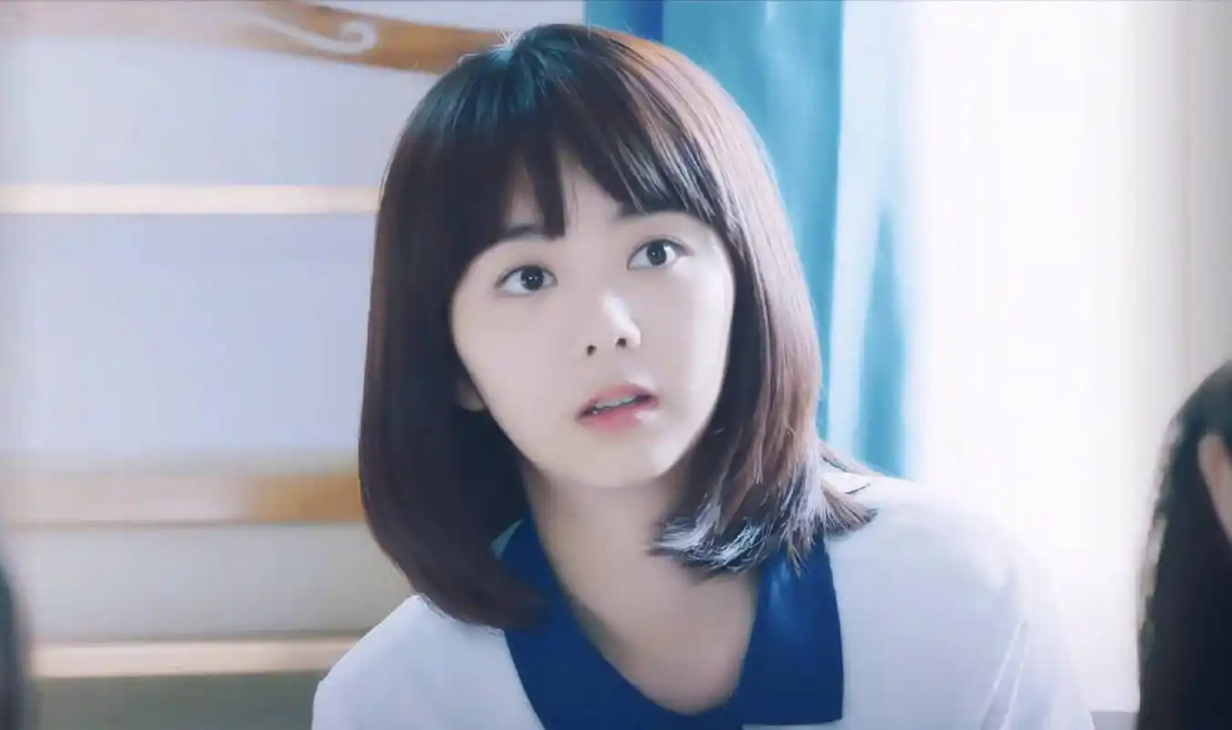 原创30岁谭松韵短发造型曝光变身鬼马精灵太少女最吸睛的却是雀斑