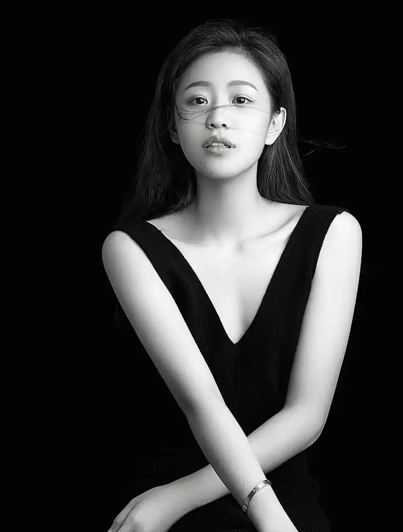 高定原创 写真#黑白系 #肖像写真  - 抖音