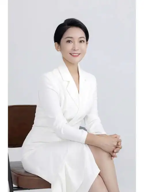 提供专业化妆造型服装精修底片99#石家庄形象照  #形象照  #职业照