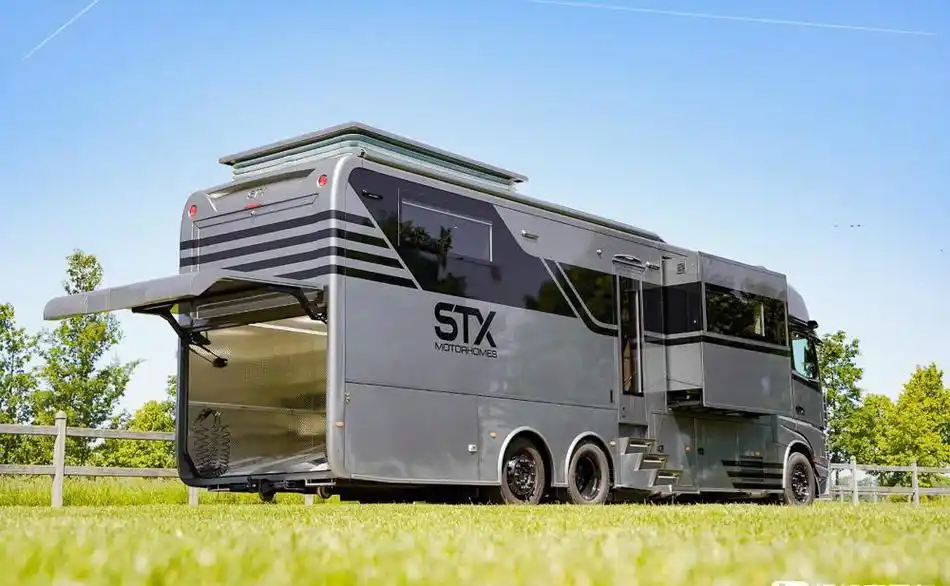 双拓展舱 升顶,车尾带车库,奔驰actros l重卡房车实拍