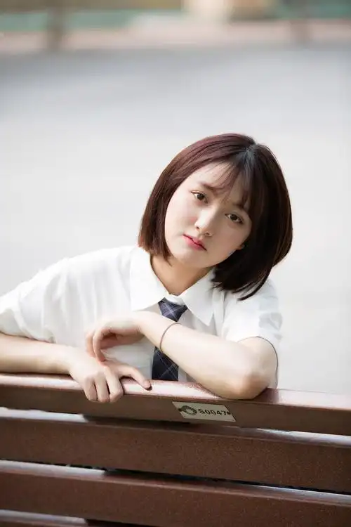 董思怡二十不惑夏日写真清爽来袭唯美校园风中洋溢青春活力