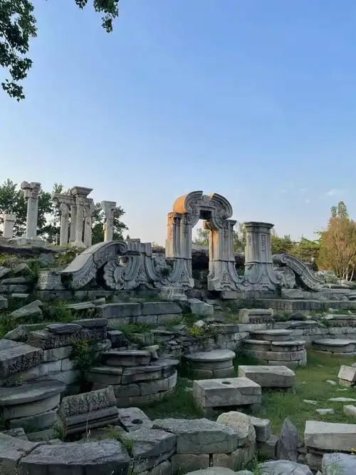 从小因为喜欢历史的原因一直不敢去圆明园参观,不想看到断壁残垣的