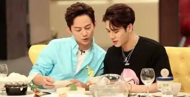 王嘉尔确定缺席,何尔蒙组合被拆散_魏大勋_节目_何炅