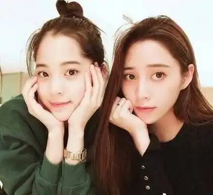 欧阳妮妮为欧阳娜娜庆祝19岁生日:有这样的妹妹我真的很骄傲_小时候