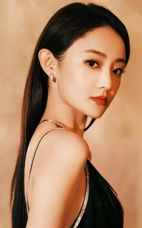 吴佳怡高清淡雅写真,楚楚动人!