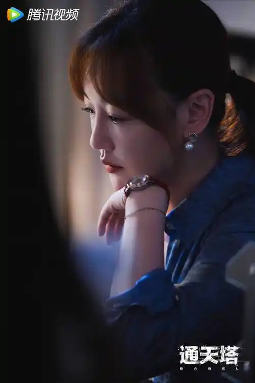 薛佳凝《通天塔》热播 饰演抚慰人心陶瓷