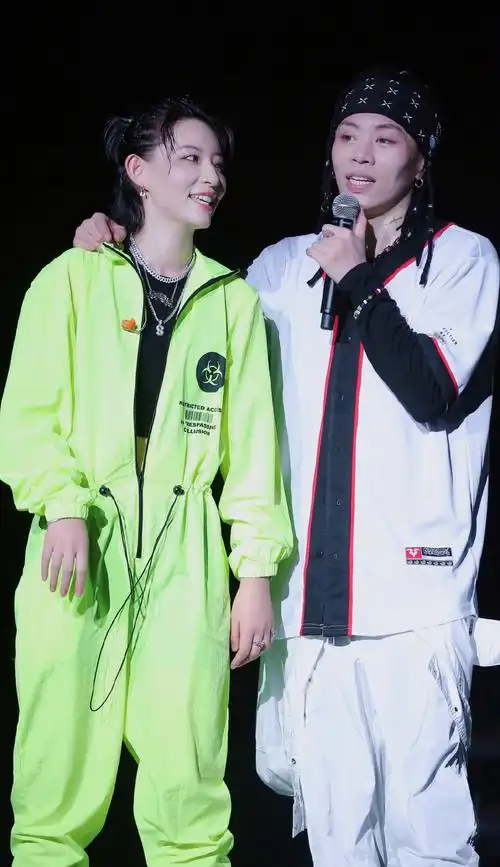 李斯丹妮杨文昊舞台照片